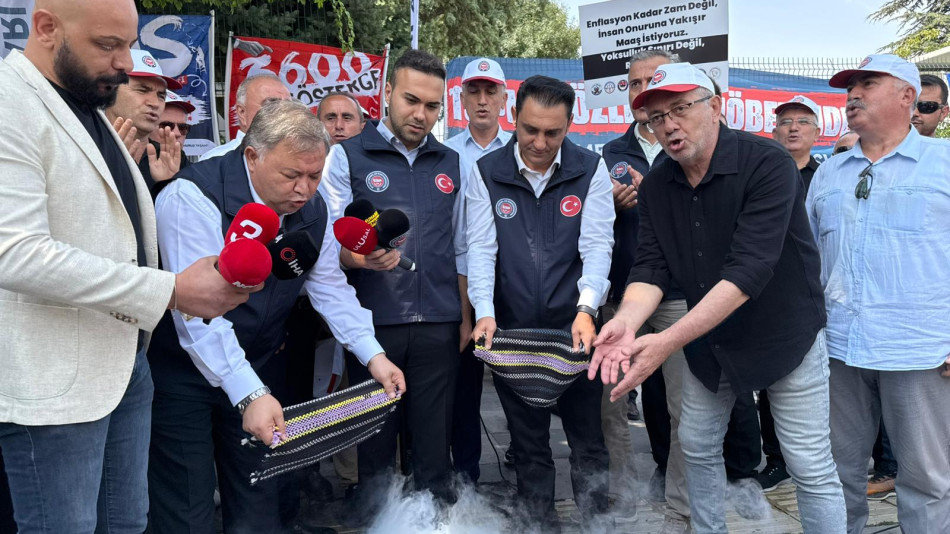 TOPLU SÖZLEŞME NÖBETİNDE 5. GÜN: SESSİZLİĞE KARŞI SİMGESEL BİR ÇAĞRI!